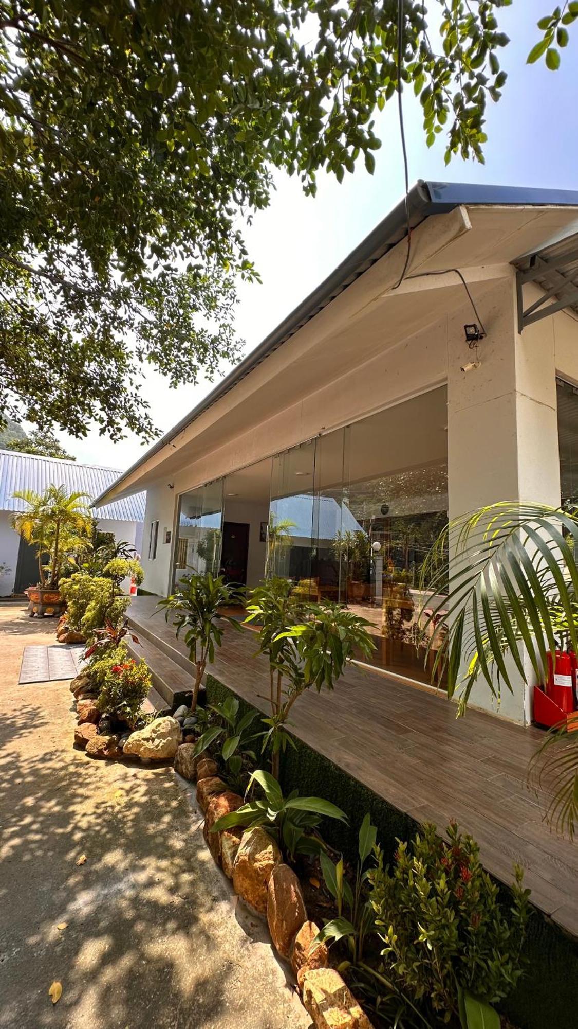 Bungalow Hotel Chi Khu Co Ong Exterior photo